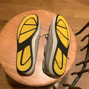 3 pairs of men’s shoes/boots included in price